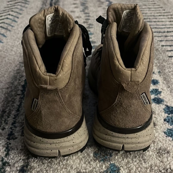 Danner Vibram Mountain 600 Hiking Boots - 7.5 - Picture 4 of 8